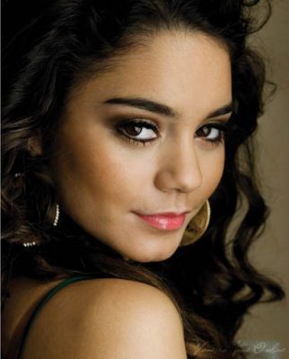 vanessa-hudgens-high-school-musical-706700_322_400