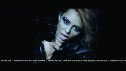 normal_003 - Cant Be Tamed Promotional Video Captures