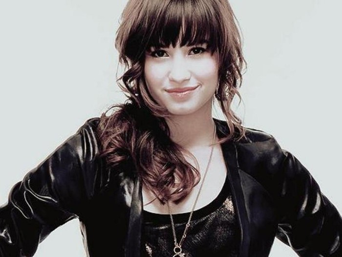 Demi-Wallpaper-demi-lovato-17790874-1024-768