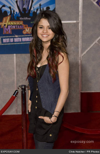 selena-gomez-hanna-montana-and-miley-cyrus-best-of-both-worlds-concert-world-premiere-arrivals-1IDmK