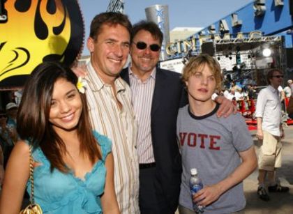 normal_vanessaannehudgens-dot-net_thunderbirdspremiere-la2004july24-028