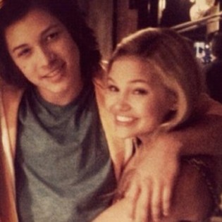 @whoisleo and @realoliviaholt #cute #hugs #xoxo