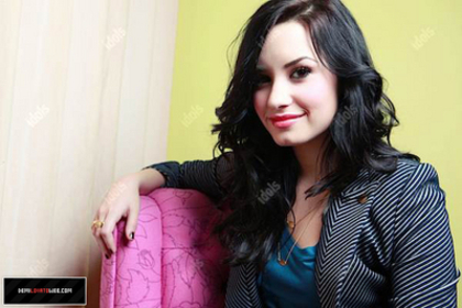 Photoshoot-demi-lovato-17651576-399-266