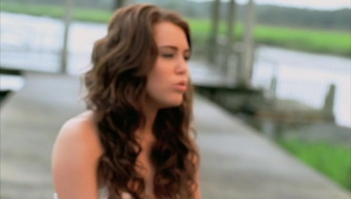 Miley Cyrus When I Look At You  screencaptures 02 (3)