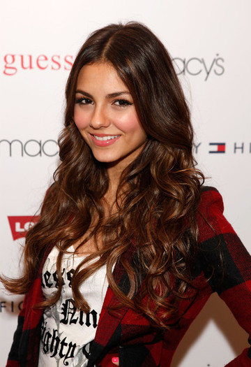 Victoria+Justice+Nickelodeon+Time+Rush+Victoria+RB_RT94vZcIl