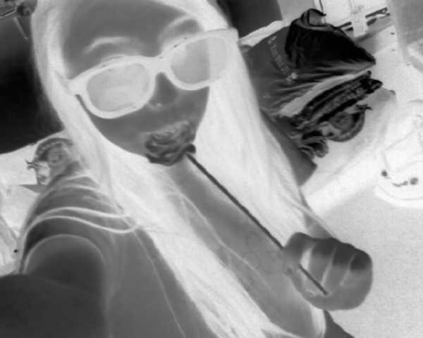 Negative pic :) :x - o - Ohh yea thats me