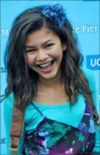 37531611_UZCHLFBGH - zendaya coleman-rocky blue