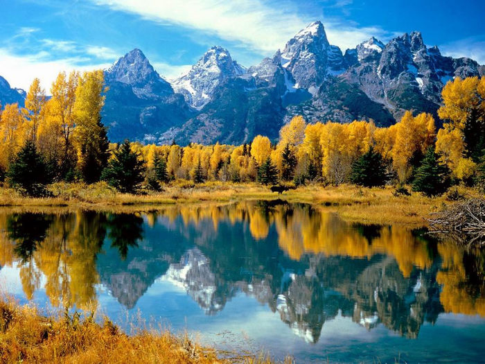 mountains-in-the-fall-by-lake