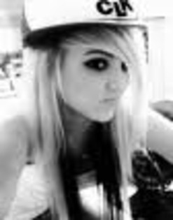 Leah; me with my flat hat XD
