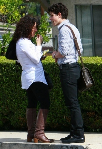 -Leaving-a-local-Church-in-Los-Angeles-CA-21-02-10-nick-jonas-10579162-351-512 - Leaving a church in Los Angeles