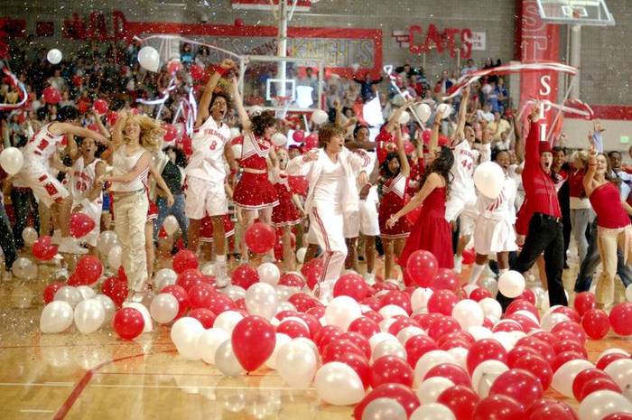 ashleymtisdale_com-highschoolmusical-stills004