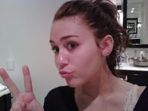 018246437 - Photos with Miley Cyrus