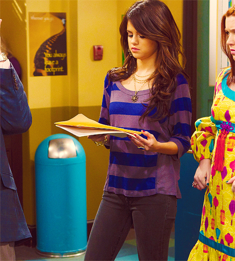 Alex-Russo-3-selena-gomez-30435924-500-553