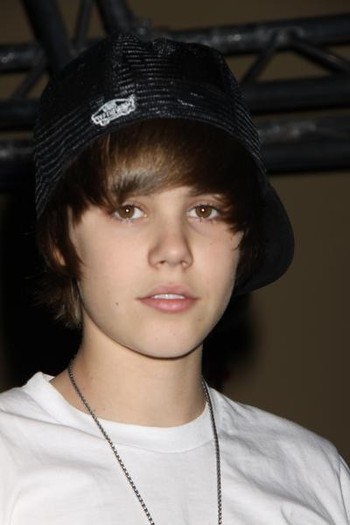 Justin_Bieber_1267199095_0