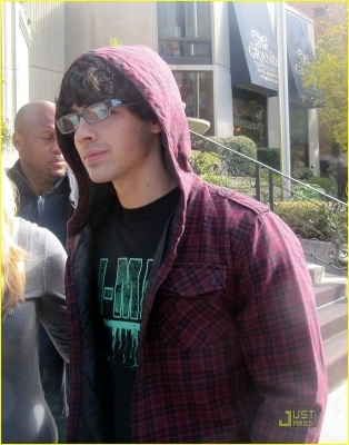 normal_04 - JB-outside Toronto Hotel-here joe is wearing glasses