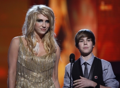 the 52nd Annual GRAMMY Awards - Show JUSTIN BIEBER AND KESHA (2)
