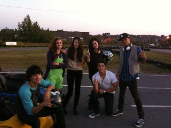 Here you go. Camp Rock gang Nick Jonas, Joe Jonas, Demi Lovato, Chloe Bridges, Alyston Stoner and Ro