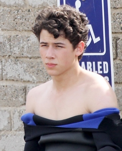 Out-on-the-set-of-JONAS-in-Malibu-CA-3-01-nick-jonas-10713520-414-512 - Out of set of JONAS in Malibu