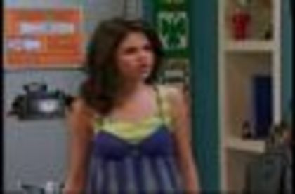 selena gomez in the suite life on deck (28)
