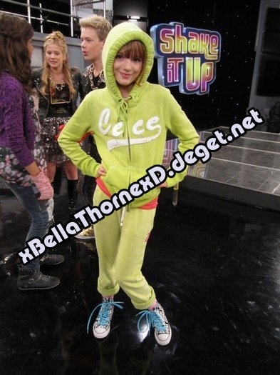 On the set of Shake It Up !