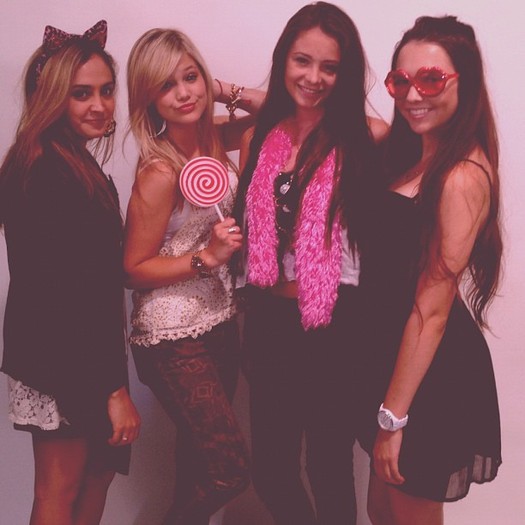 Party with the girls!♥