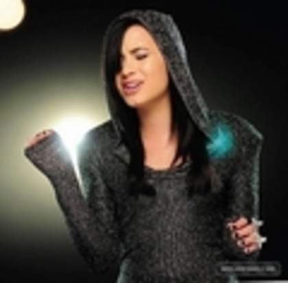 remeber-december-music-video-pics-demi-lovato-8853062-120-118