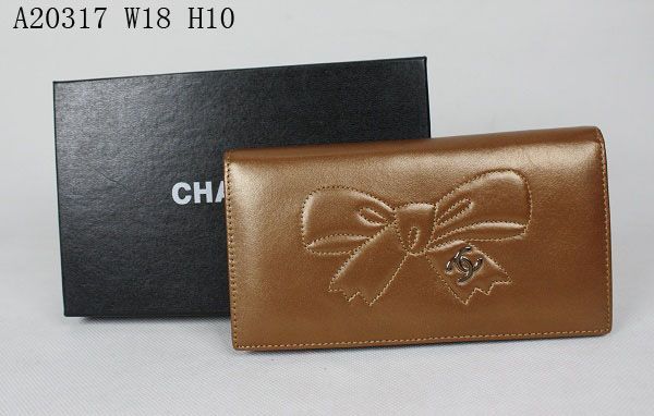 ?? 761 - Chanel wallets