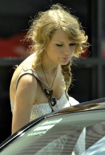 July-15th-Taylor-Out-in-West-Hollywood-HQ-taylor-swift-13943229-1696-2510