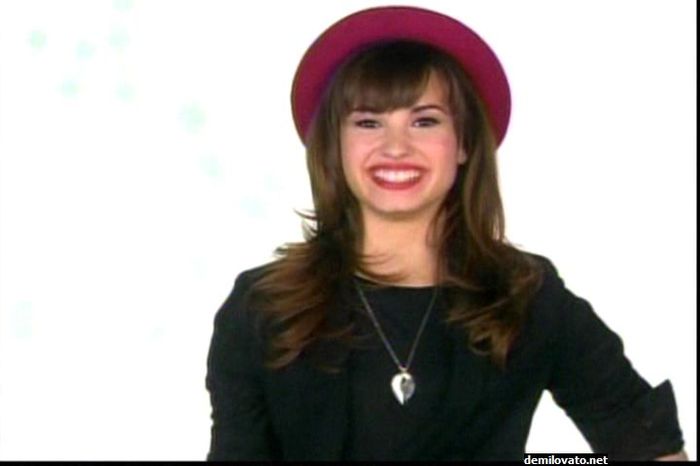 demilovato_net-disneyintro-0008