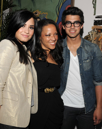 JW_JoeDemiBoutique_0428-010 - JOE and Demi-Joe and Demi at the Revival Boutique Opening