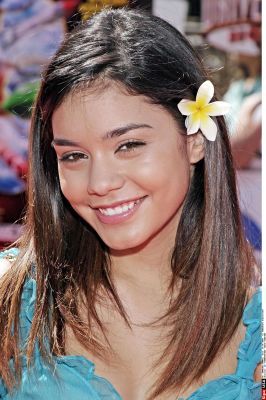 normal_vanessaannehudgens-dot-net_thunderbirdspremiere-la2004july24-045