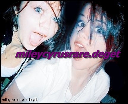 sweet sely - a rare pics with miley and selena