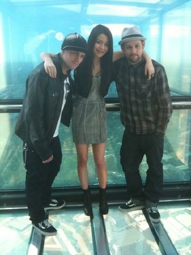 Here\'s a pic of me with Benji and Joel at the Sky Deck in Melbourne - proofs4