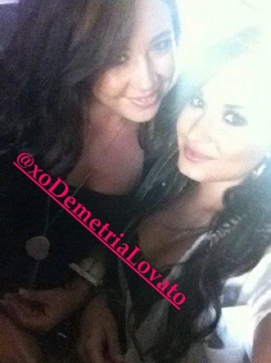 @ddlovato\'s twitpics 043 - l - New photos - l