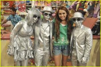 HANNAH MONTANA 052 - Photos 005