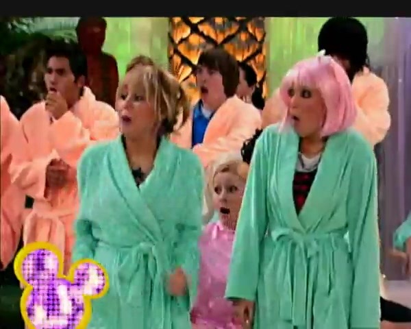 CA5KQ91B 0060 - x Hannah Montana Season Finale Sneak Peek Ad