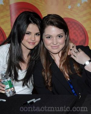 selena_gomez_2061084