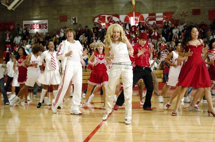 ashleymtisdale_com-highschoolmusical-stills001