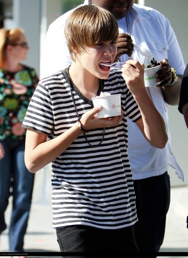  - Justin getting ice cream with Sean Kingston in his new lambourghini