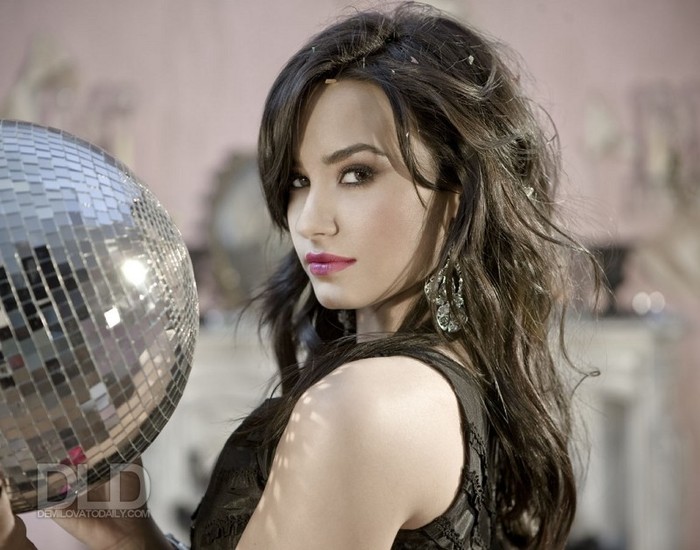 Demi-Lovato-Wallpaper-demi-lovato-8239473-1400-1100