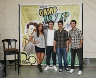 Camp Rock 2 - The Final Jam Autograph Session 1