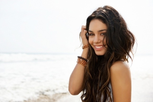 vanessa-hudgens-240165l-poza