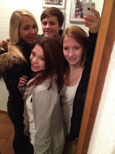 really had a great time :); Laura(the blonde one),Lora(the smoker one LoL),jessie(the shy one)
