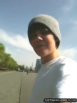 Justin-Bieber-in-Tokyo,-Japan[www_savevid_com]_mp4_000025925