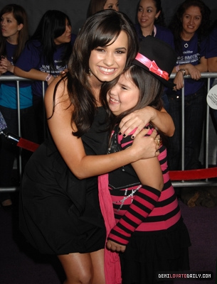 demi-and-her-sister-demi-lovato-15216616-305-400