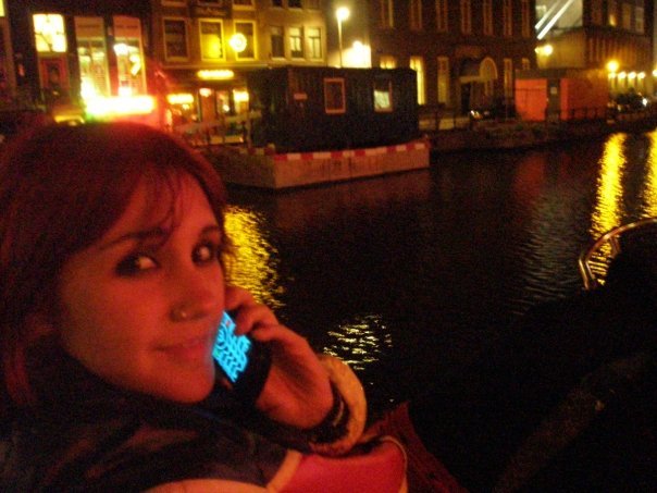 Amsterdam, Hablando al telefono