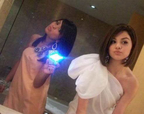 20b3d_Nicole-Anderson-Selena-Gomez-Rare-selena-gomez-11747873-492-389