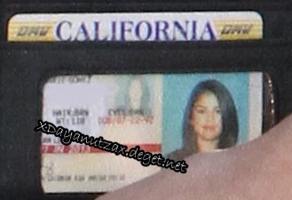 236edegf4 - ID of Selena Gomez