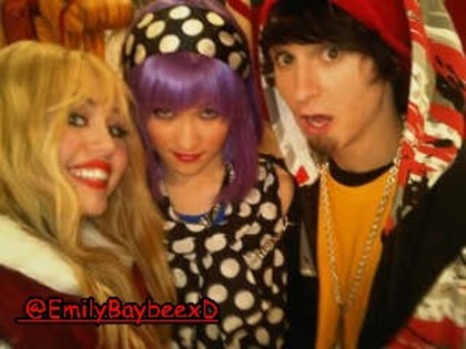 Hannah , Lola nd Mike >:D<