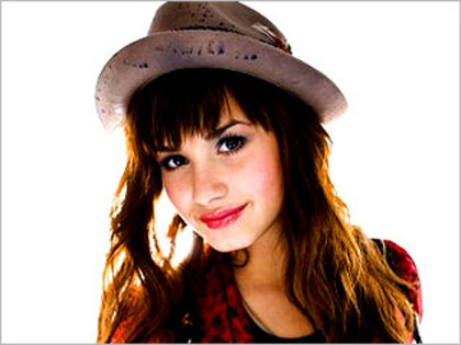 LOVATO (7) - Demi Lovato